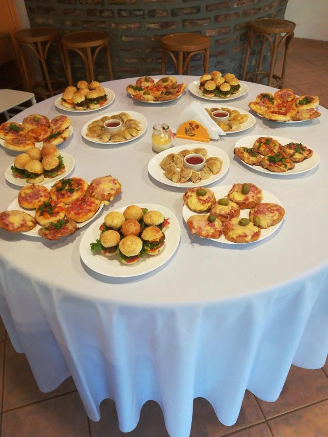 Hosteria La Farfalla Chos Malal Bagian luar foto