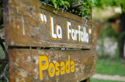 Hosteria La Farfalla Chos Malal Bagian luar foto